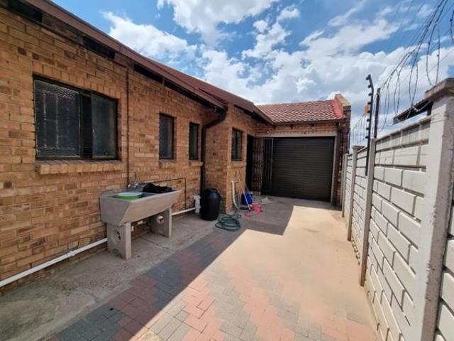 3 Bedroom House in Ivy Park