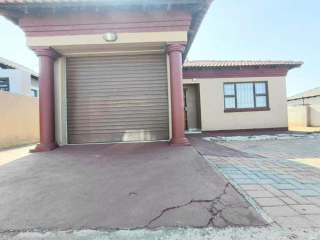 3 Bedroom House in Ivy Park