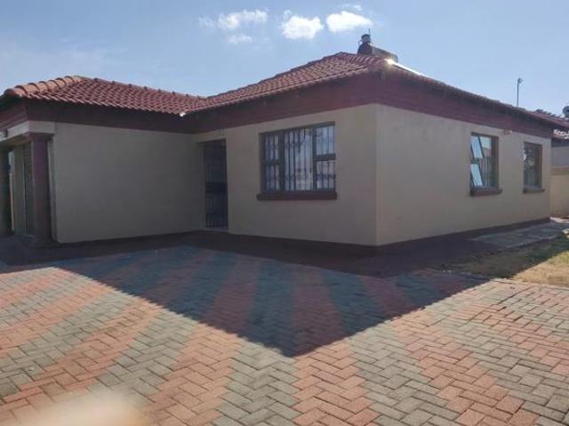 3 Bedroom House in Ivy Park