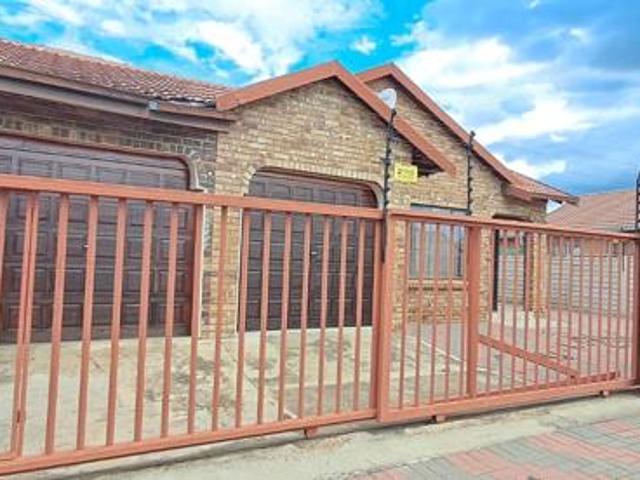 3 Bedroom House in Ivy Park