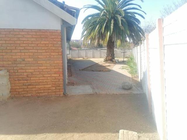 3 Bedroom House in Ivy Park