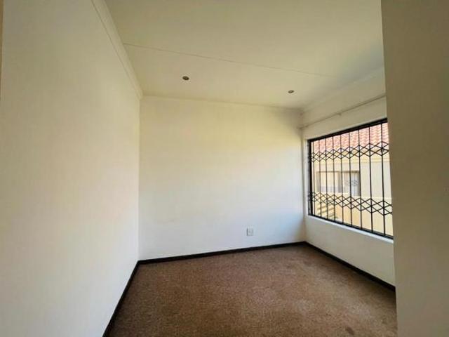 3 Bedroom House in Jackaroo Park
