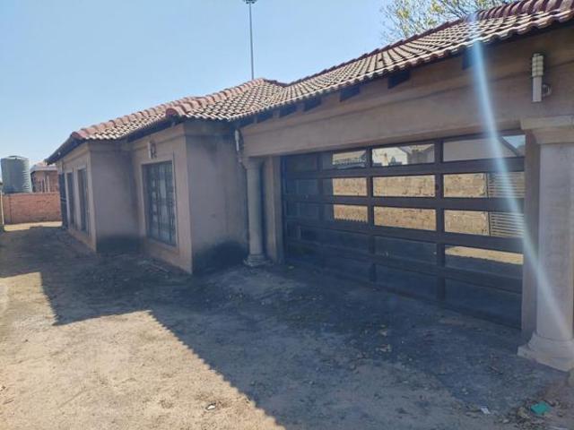 3 Bedroom House in Jackaroo Park