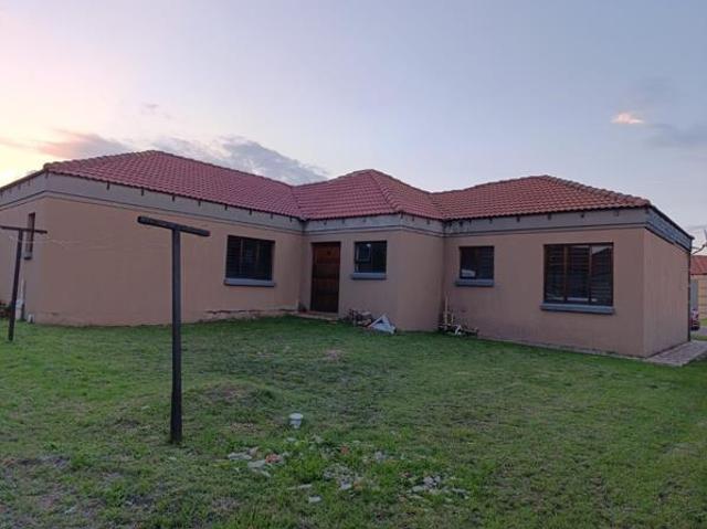3 Bedroom House in Jackaroo Park