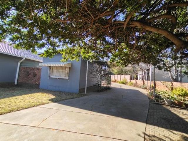 3 Bedroom House in Jan Kempdorp