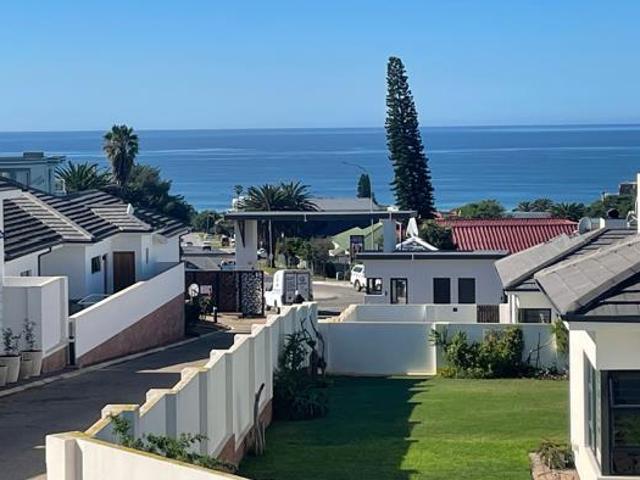 3 Bedroom House in Jeffreys Bay Central