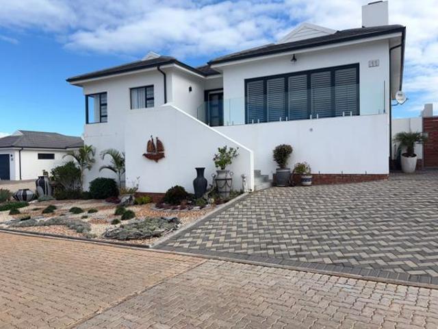 3 Bedroom House in Jeffreys Bay Central