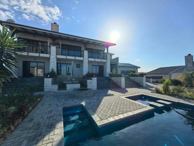 3 Bedroom House in Jeffreys Bay Central