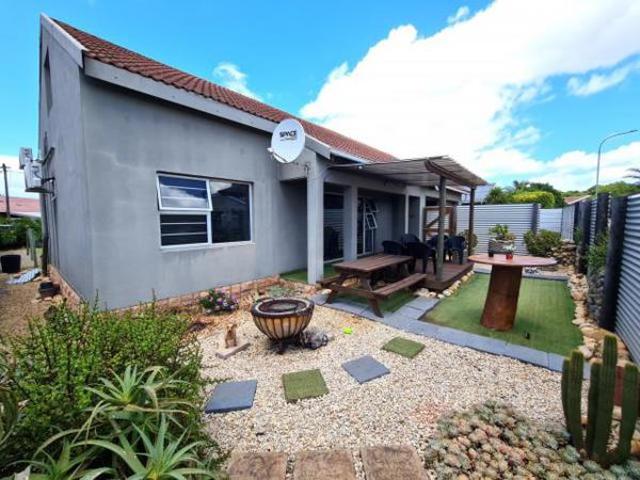3 Bedroom House in Jeffreys Bay Central