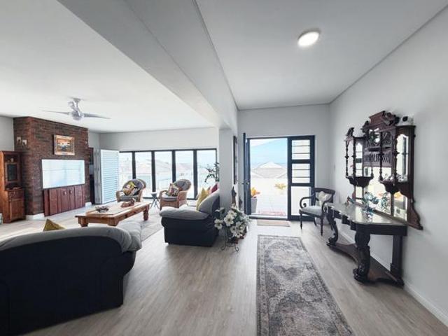 3 Bedroom House in Jeffreys Bay Central