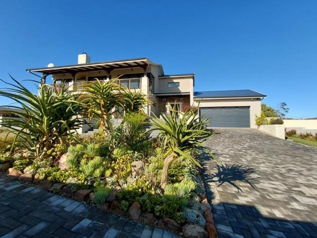 3 Bedroom House in Jeffreys Bay Central