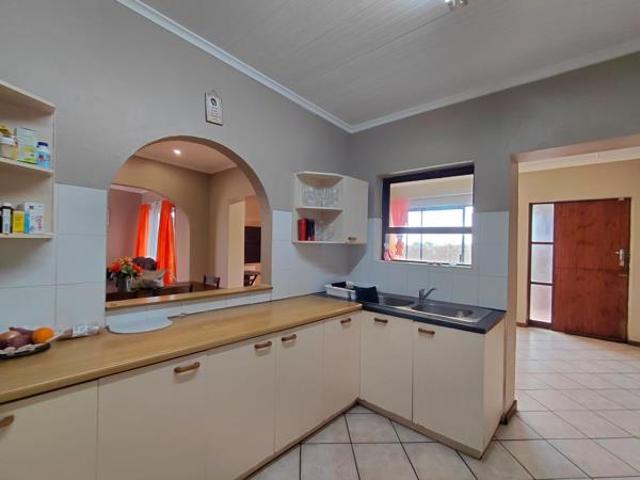 3 Bedroom House in Jeffreys Bay Central