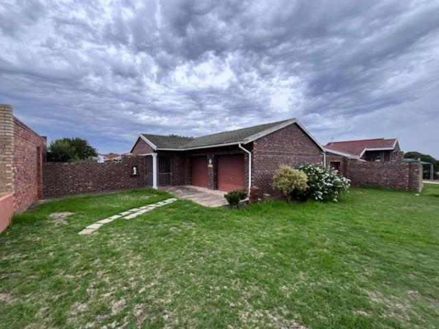 3 Bedroom House in Jeffreys Bay Central