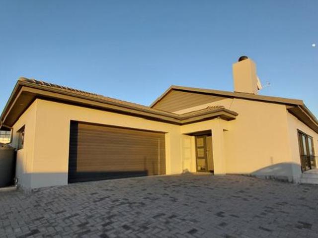 3 Bedroom House in Jeffreys Bay Central