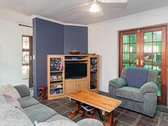 3 Bedroom House in Oakdene