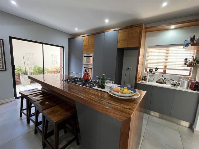 3 Bedroom House in Olympus