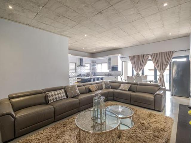 3 Bedroom House in Olympus AH