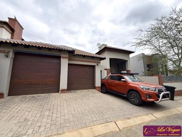3 Bedroom House in Olympus AH