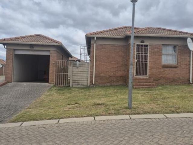 3 Bedroom House in Olievenhoutbosch