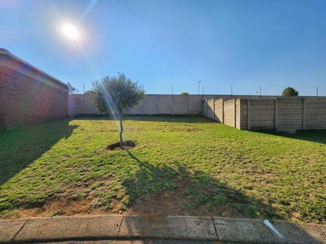 3 Bedroom House in Olievenhoutbosch