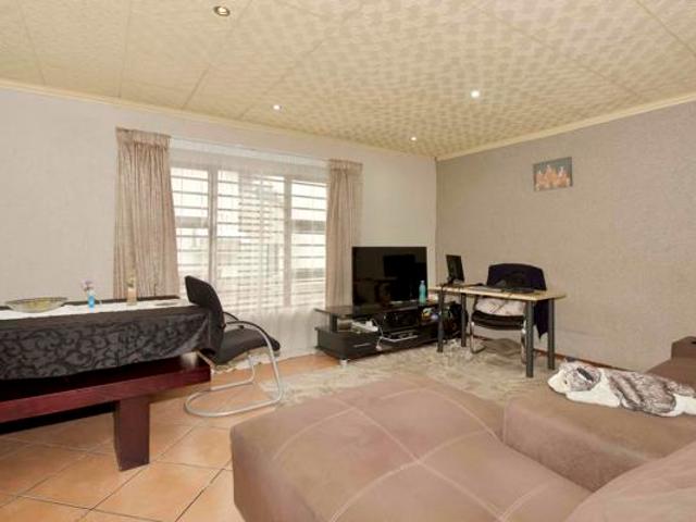 3 Bedroom House in Olievenhoutbosch