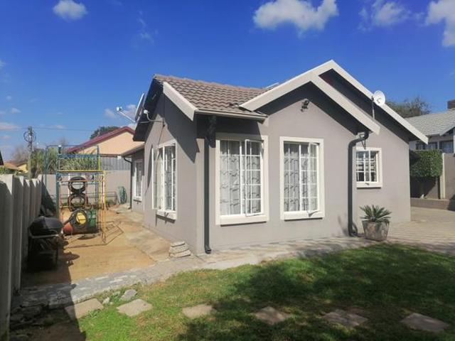 3 Bedroom House in Olievenhoutbosch