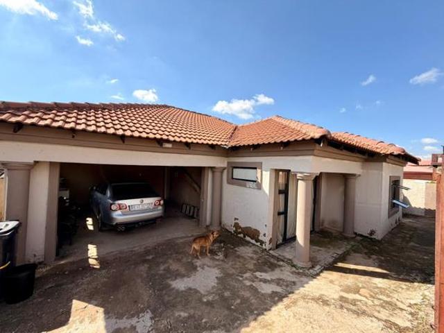 3 Bedroom House in Olievenhoutbosch