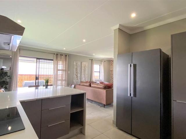 3 Bedroom House in Olivedale
