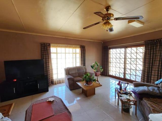 3 Bedroom House in Oranjeville