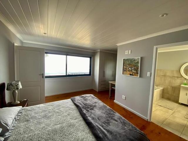3 Bedroom House in Outeniqua Strand