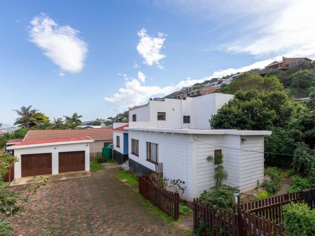 3 Bedroom House in Outeniqua Strand