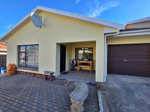 3 Bedroom House in Oudtshoorn Central