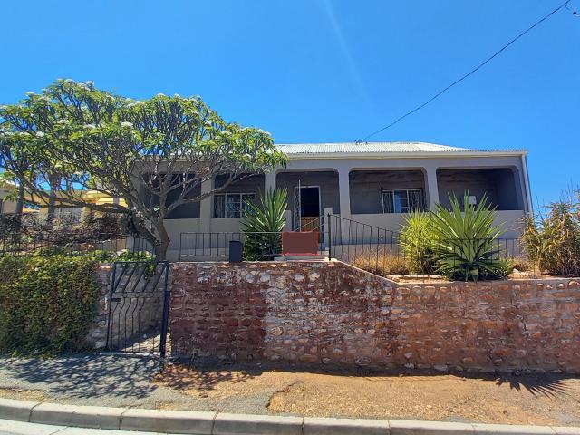 3 Bedroom House in Oudtshoorn North