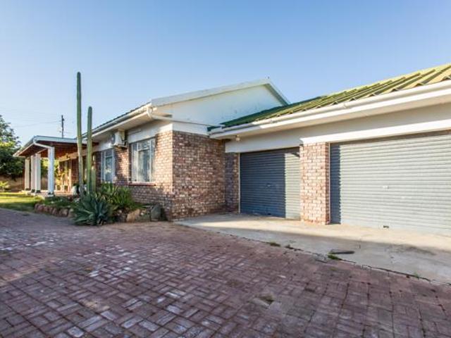 3 Bedroom House in Oudtshoorn North