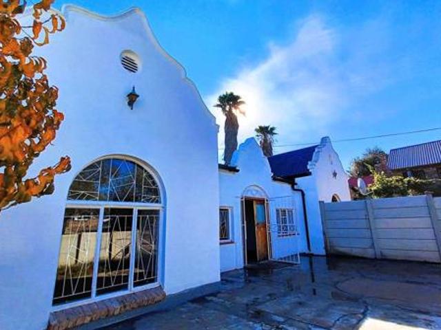 3 Bedroom House in Oudtshoorn North