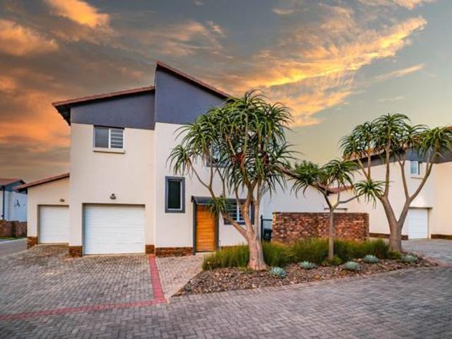 3 Bedroom House in Oukraal Estate