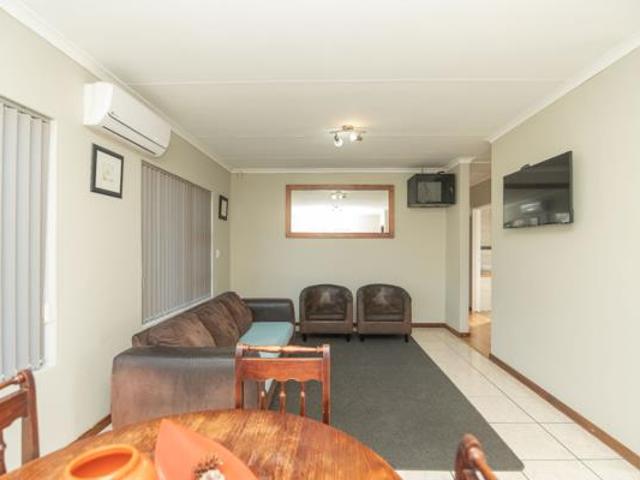3 Bedroom House in Overbaakens