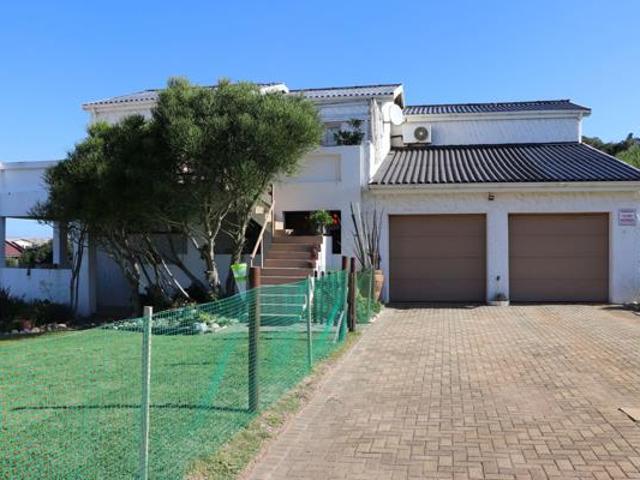 3 Bedroom House in Oyster Bay