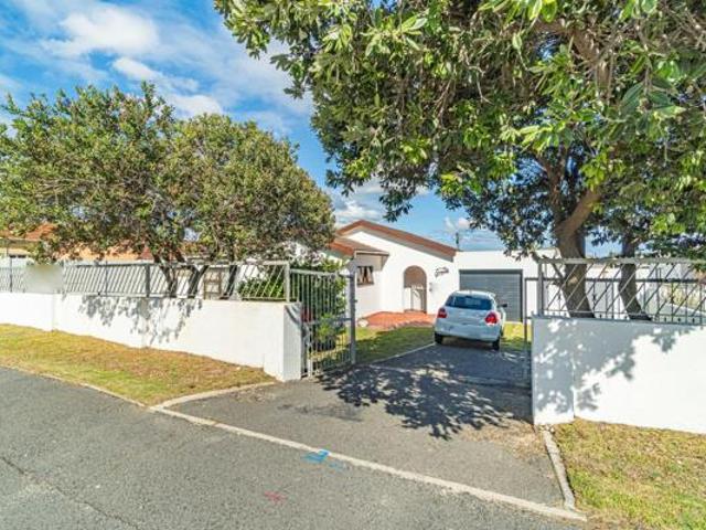 3 Bedroom House in Lotus River