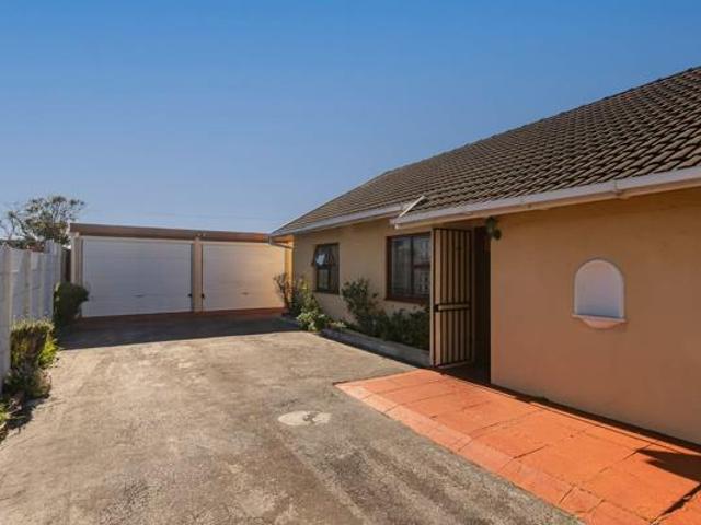 3 Bedroom House in Lotus River
