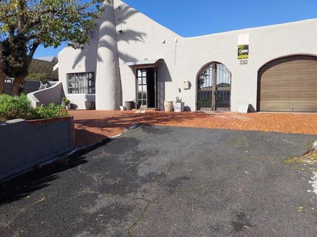 3 Bedroom House in Lotus River
