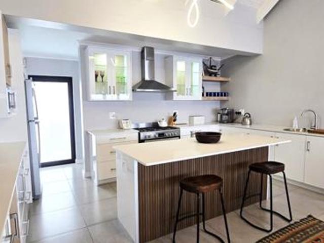 3 Bedroom House in Laguna
