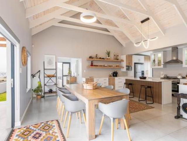 3 Bedroom House in Laguna