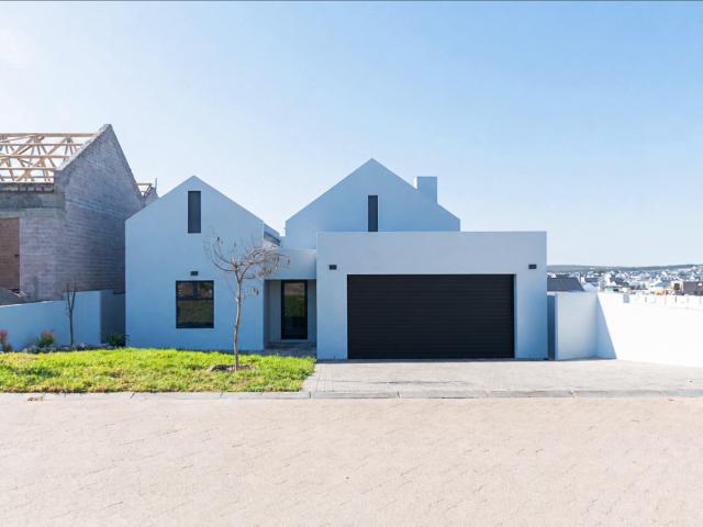 3 Bedroom House in Laguna