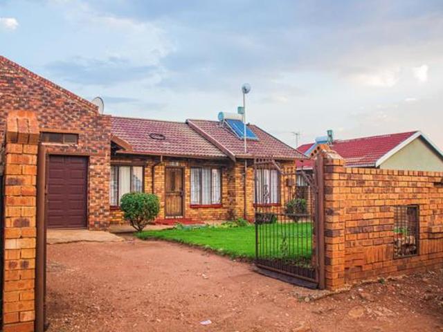 3 Bedroom House in Lakeside