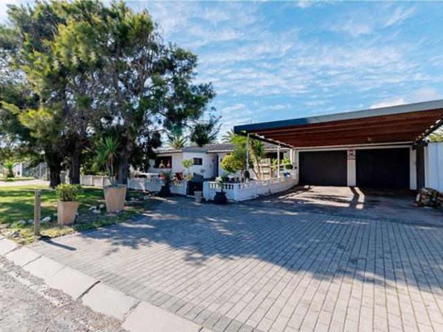3 Bedroom House in Langebaan Central