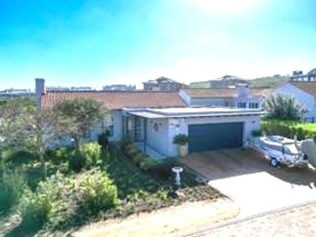 3 Bedroom House in Langebaan Country Estate