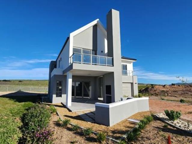 3 Bedroom House in Langebaan Country Estate