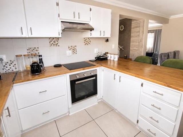 3 Bedroom House in Langenhoven Park