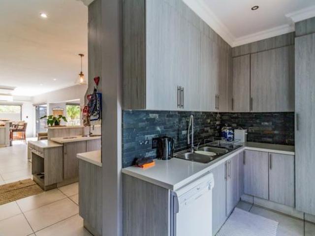 3 Bedroom House in Leloko